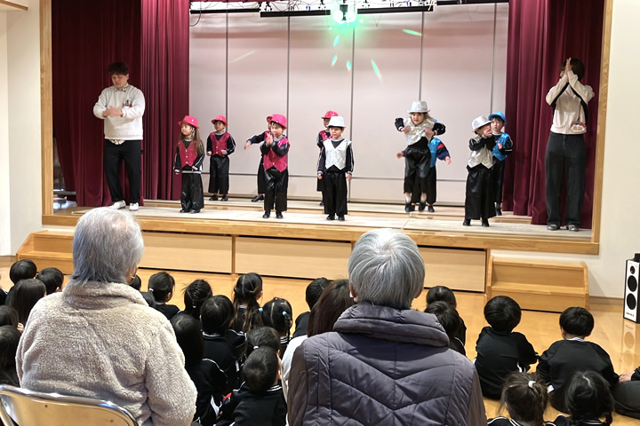 お隣のケアハウスとの交流会