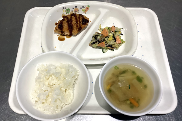 鮭フライ・レンコンとひじきのサラダ・洋風スープ